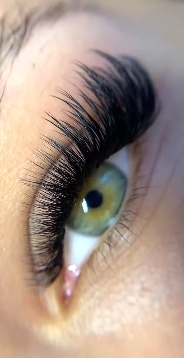 Volume lash close-up